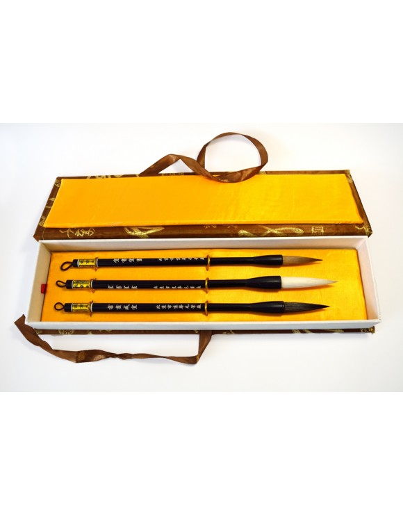 Case of three brushes recommended for painting and caligraphy