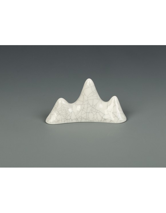 Brush support in the form of a mountain in the Ge ceramic style