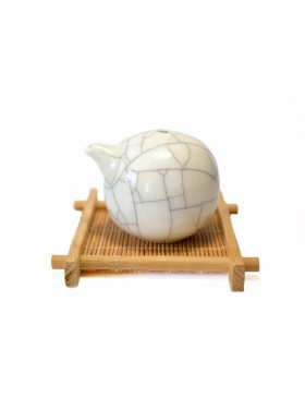 Traditional ceramic Ge style water dispenser for inkwell