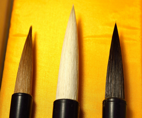 Case of three brushes recommended for painting and caligraphy 01